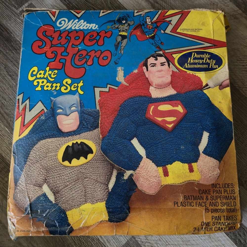 Wilton Size 13x13 Vintage 1977 DC Comics Super Hero Cake Pan Set Batman Superman